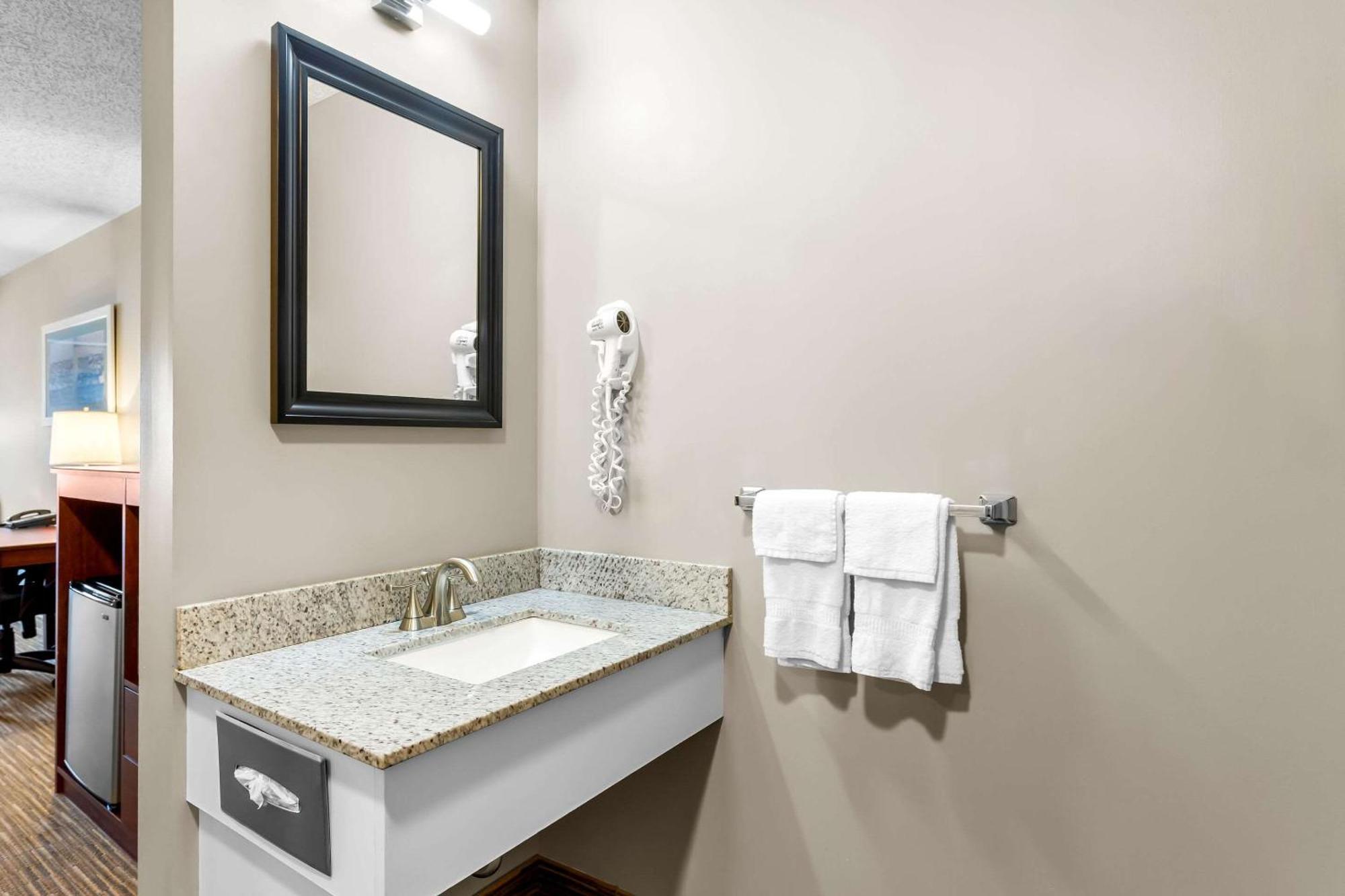 Quality Inn & Suites Gorham Exteriér fotografie